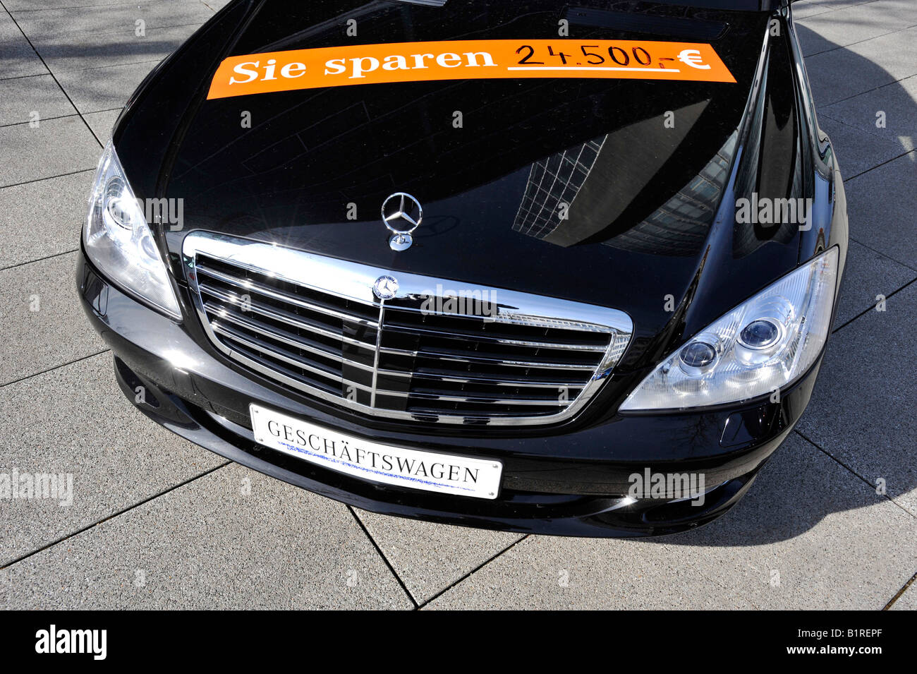 Daimler Mercedes Benz company car, sign reading Sie sparen 24.500Ae, you save 24, 500 Euros, Munich, Bavaria, Germany, Europe Stock Photo