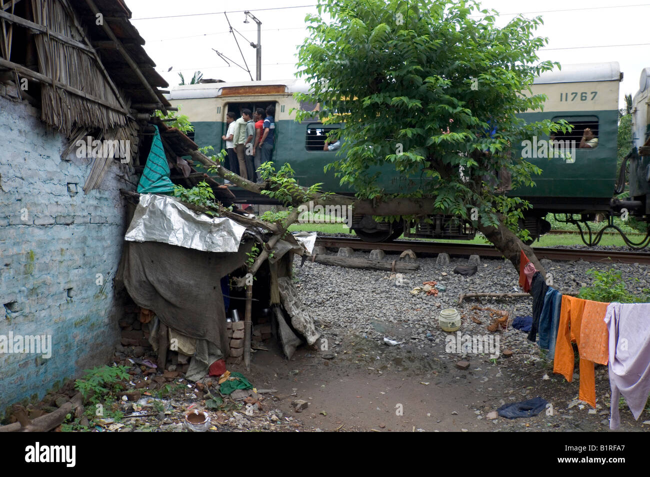 Slum beside a railroad embankment, Kolkata, Calcutta, West Bengal, India Stock Photo