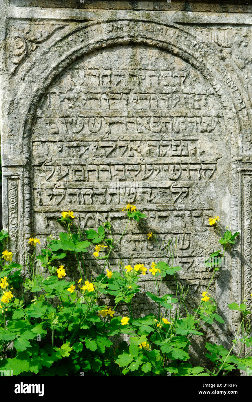Gravestone with Hebrew inscription, Jewish cemetery Remuh, Kazimierz, UNESCO World Heritage Site, Kraków, Poland, Europe Stock Photo