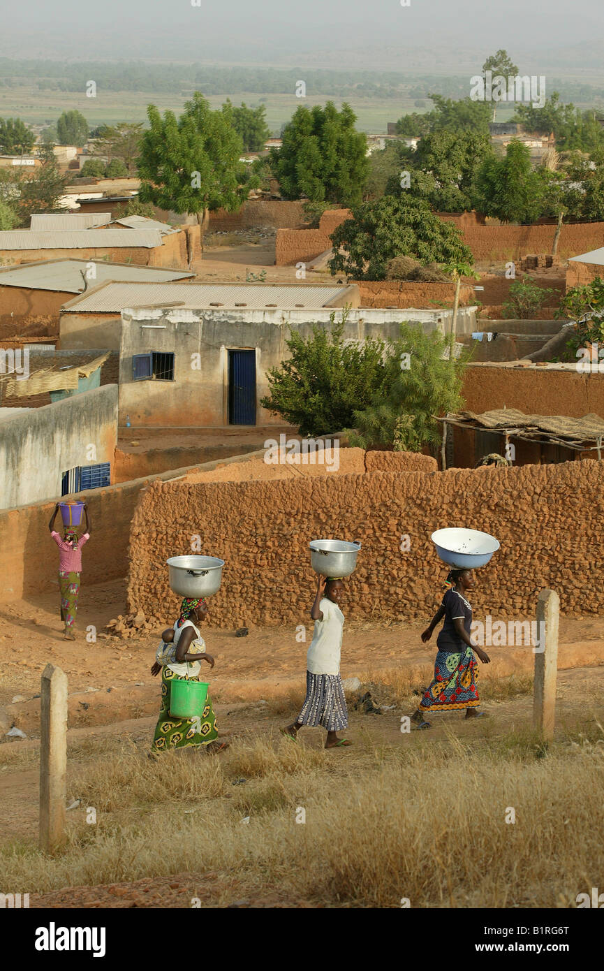 Women getting water from the city, balancing bowls on their heads, Garoua, Cameroon, Africa Stock Photo
