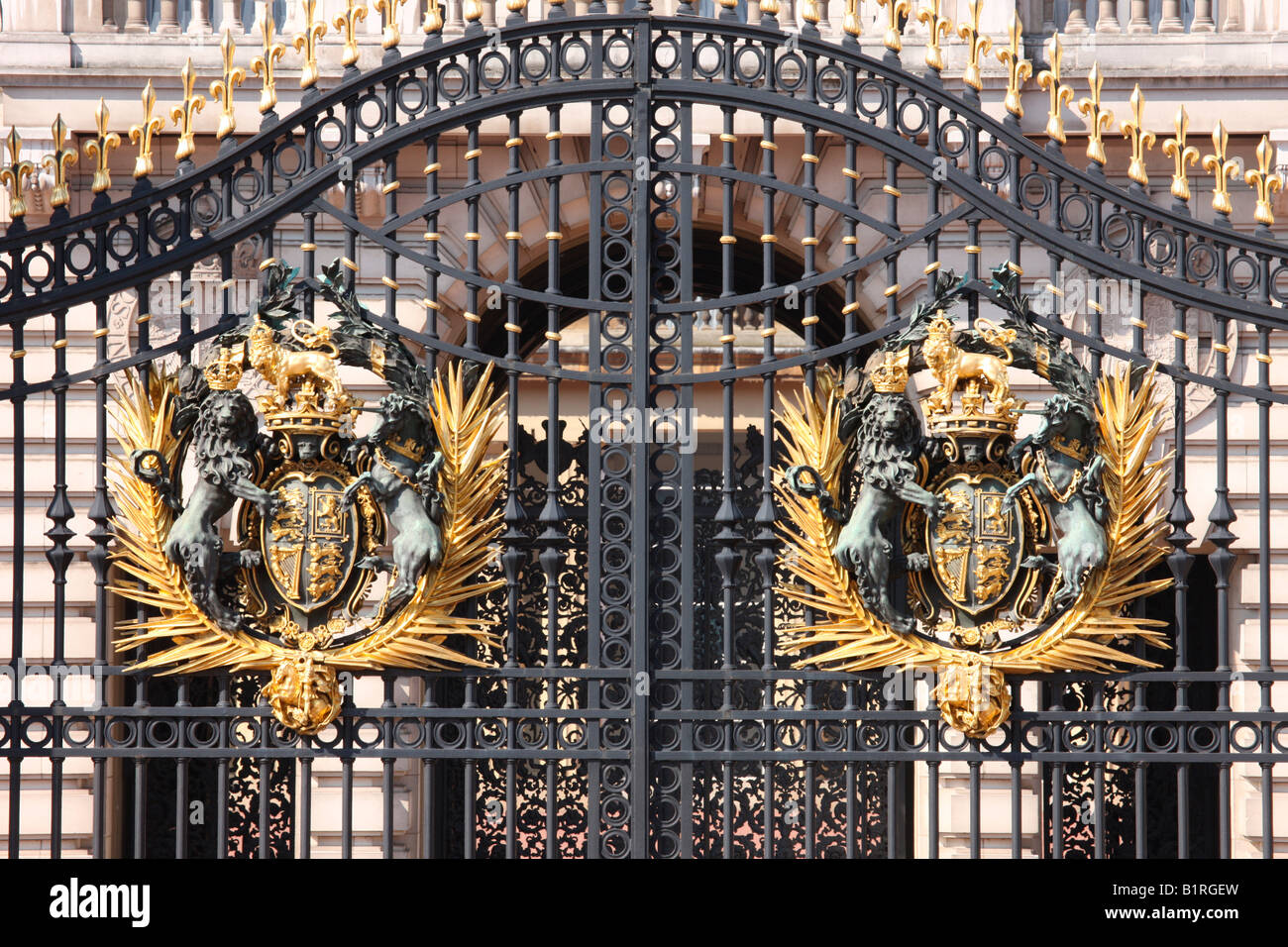 Royal Crest on the gates of Buckingham Palace, London, England, Great Britain, Europe Stock Photo