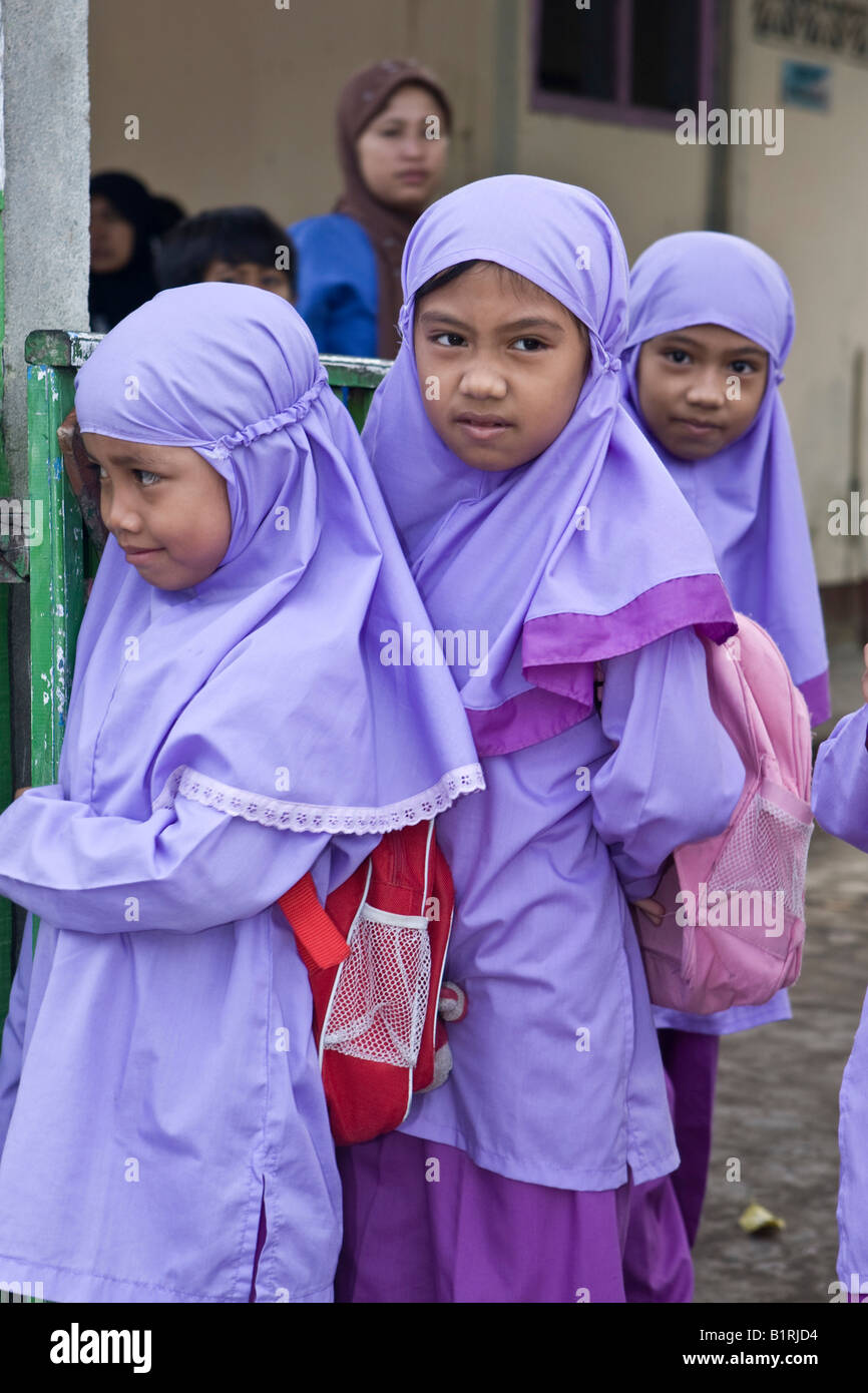 Muslim schoolchildren in front of a school in Mataram, the capital of Lombok Island, Lesser Sunda Islands, Indonesia, Asia Stock Photo