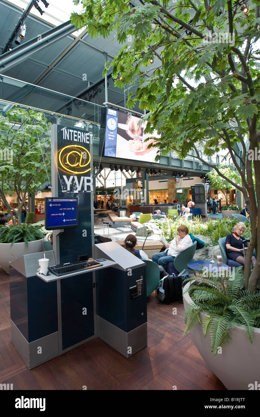 Canada airport terminal hires stock photography and images Alamy