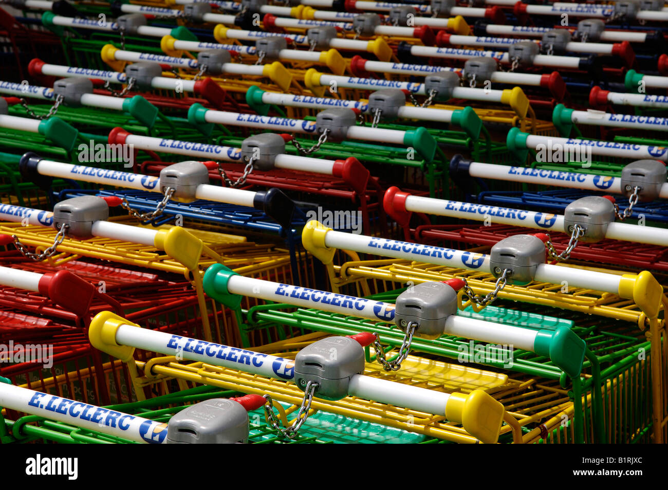 Einkaufswagen france hires stock photography and images Alamy