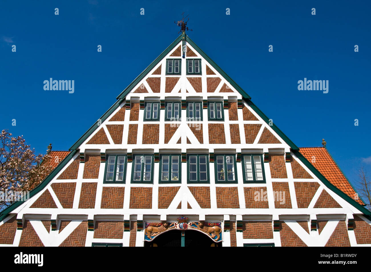 Timber framed gable detail hi-res stock photography and images - Alamy