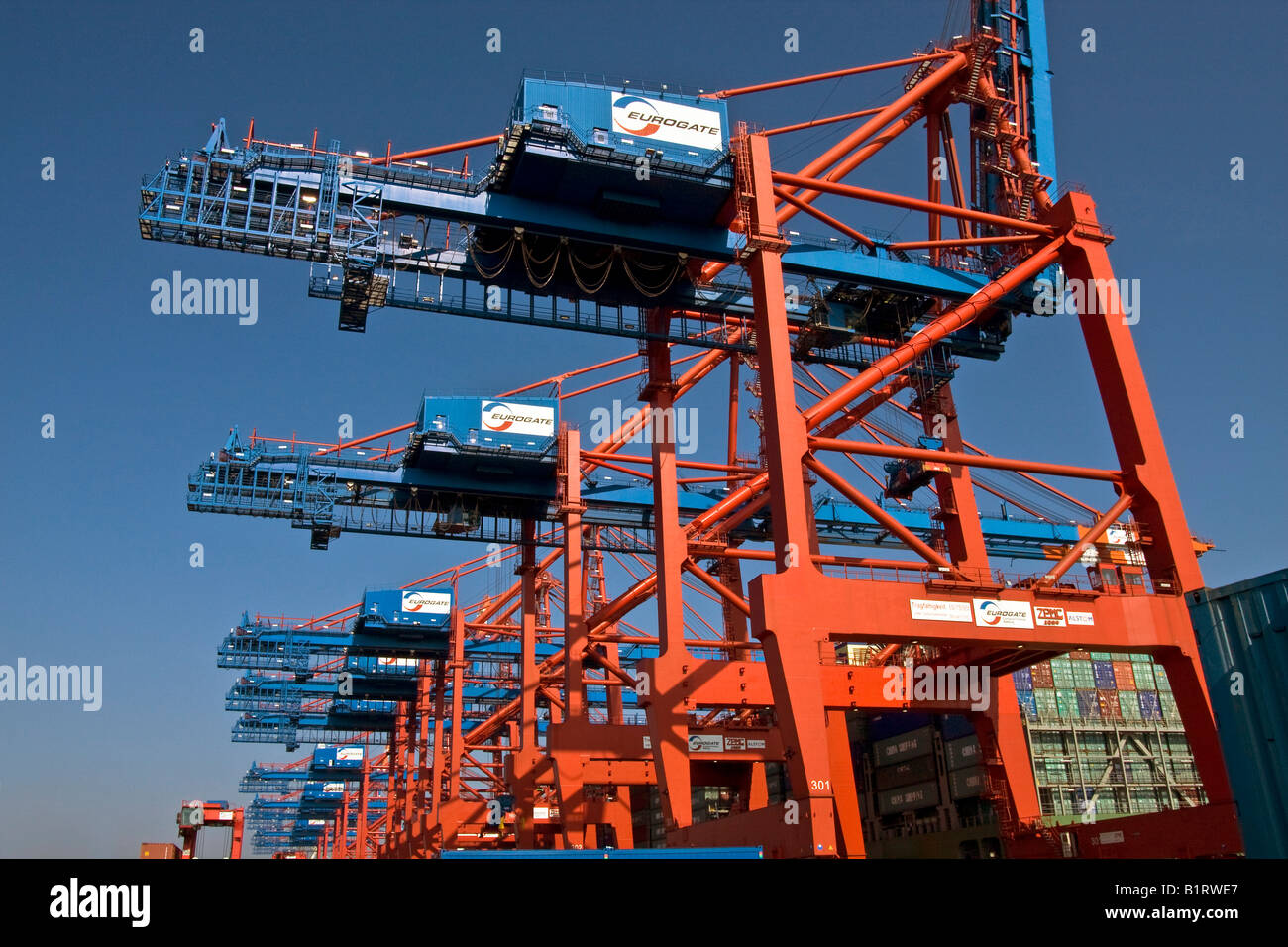 Container ships loading equipment at the Eurokai container terminal