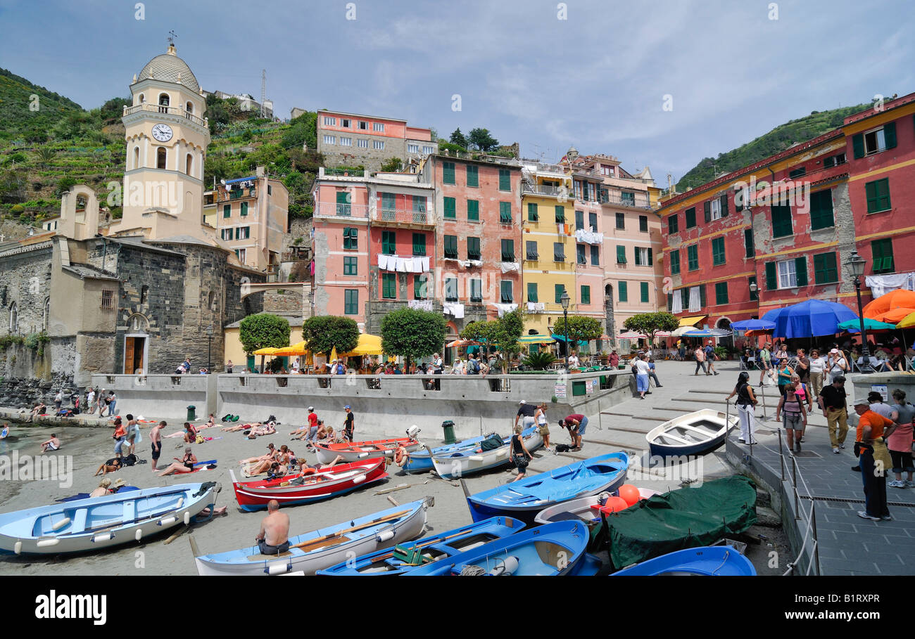 View of the harbour in Vernazzo, Ligurien, Cinque Terre, Italy, Europe Stock Photo