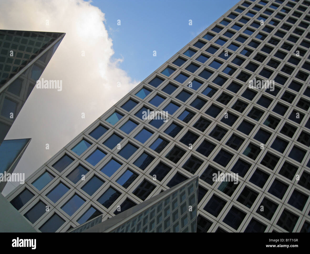 Skyscraper in tel aviv downtown hi-res stock photography and images - Alamy