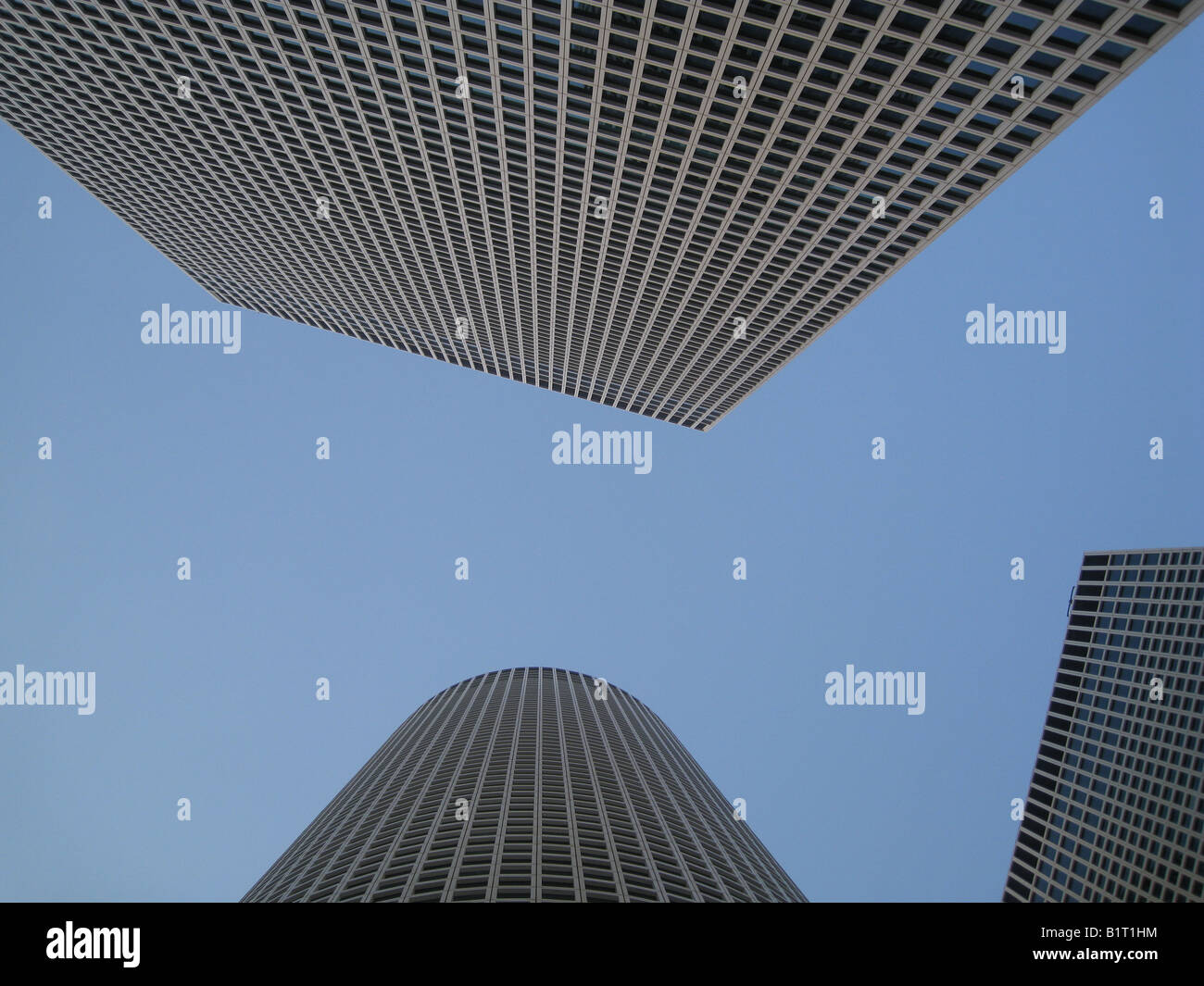 Skyscraper in tel aviv downtown hi-res stock photography and images - Alamy