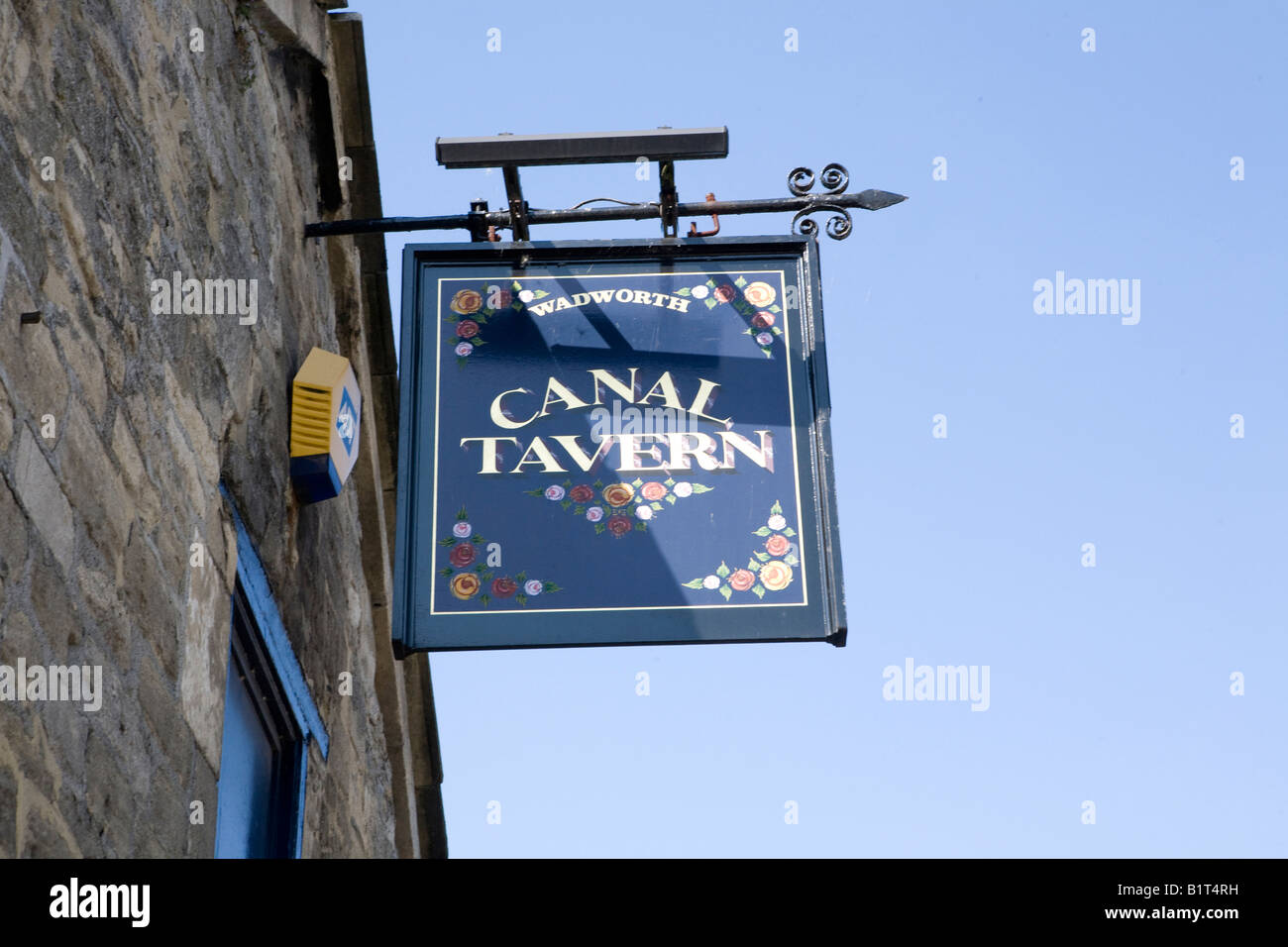 Canal pub sign Stock Photo - Alamy