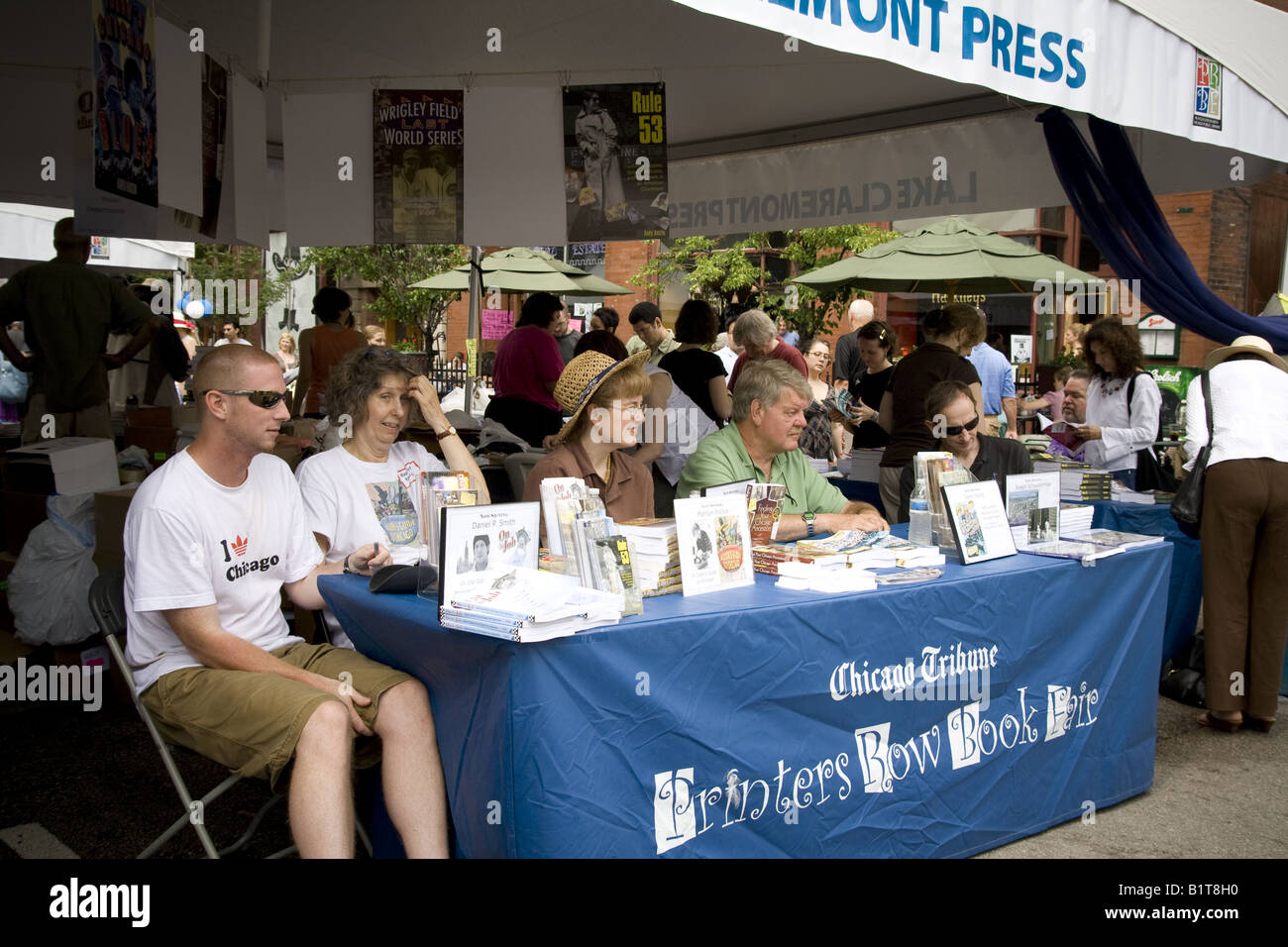 Chicago summer street activity hires stock photography and images Alamy