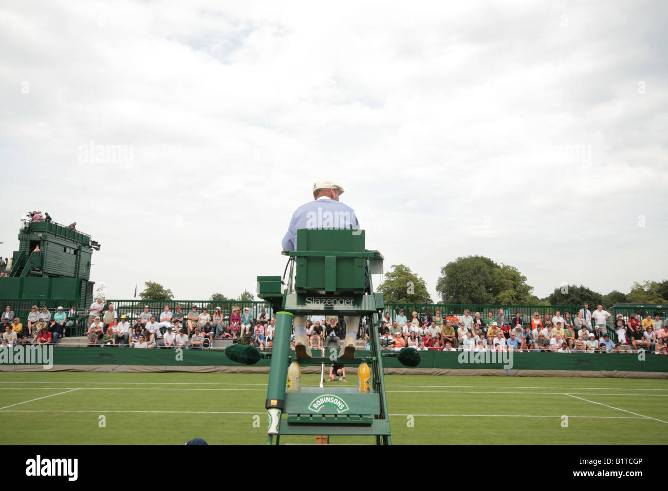 Tennis umpire chair hi-res stock photography and images - Alamy