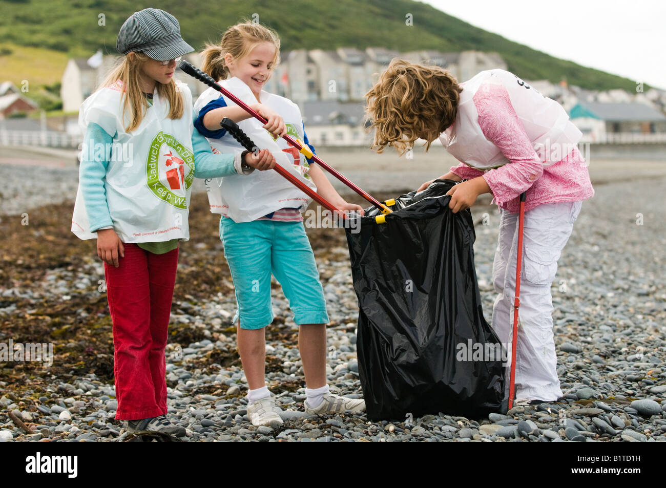 Primary school children collecting plastic and other rubbish off