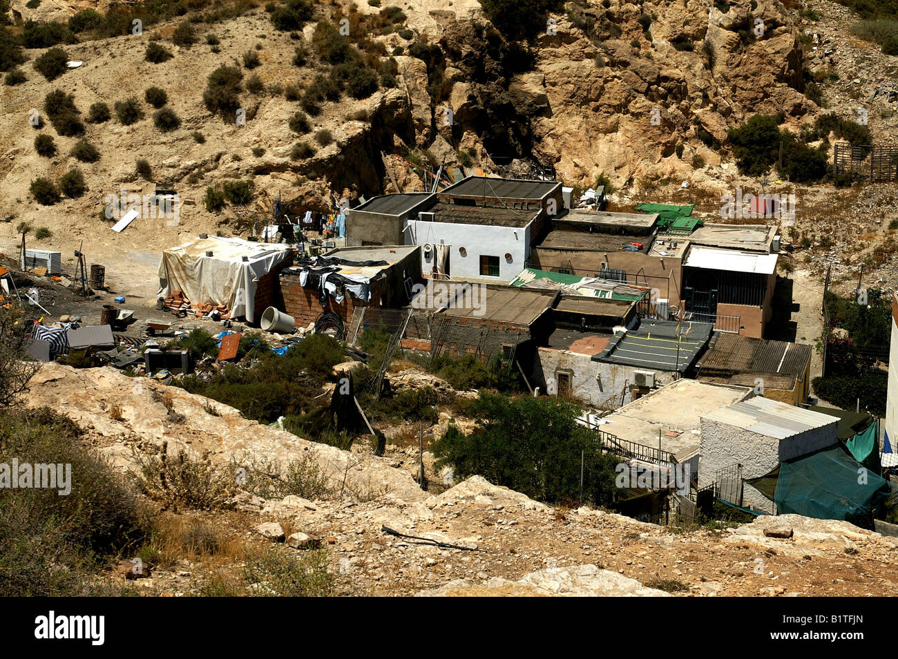Slum dwellings hi-res stock photography and images - Alamy
