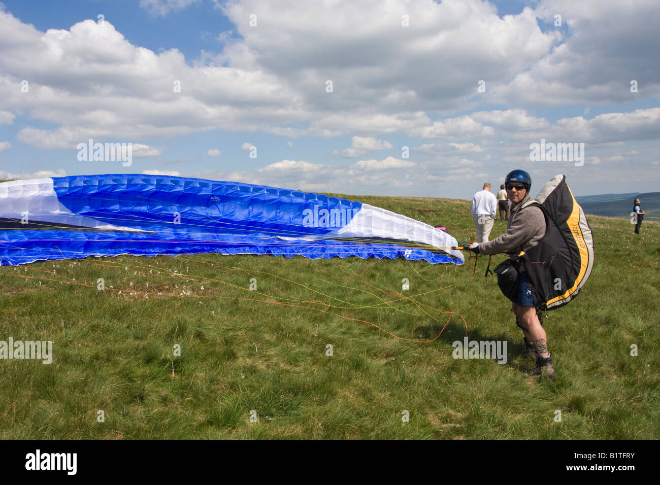 Glider aircraft take off hires stock photography and images Alamy