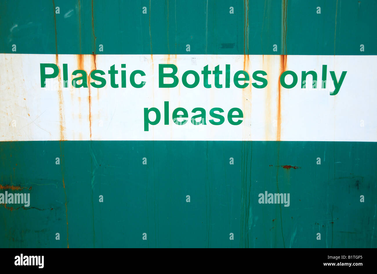 Recycle sign plastic bottles hires stock photography and images Alamy