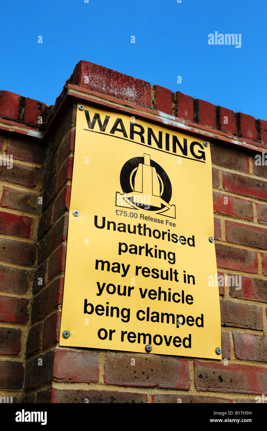 Clamping warning sign, UK Stock Photo Alamy