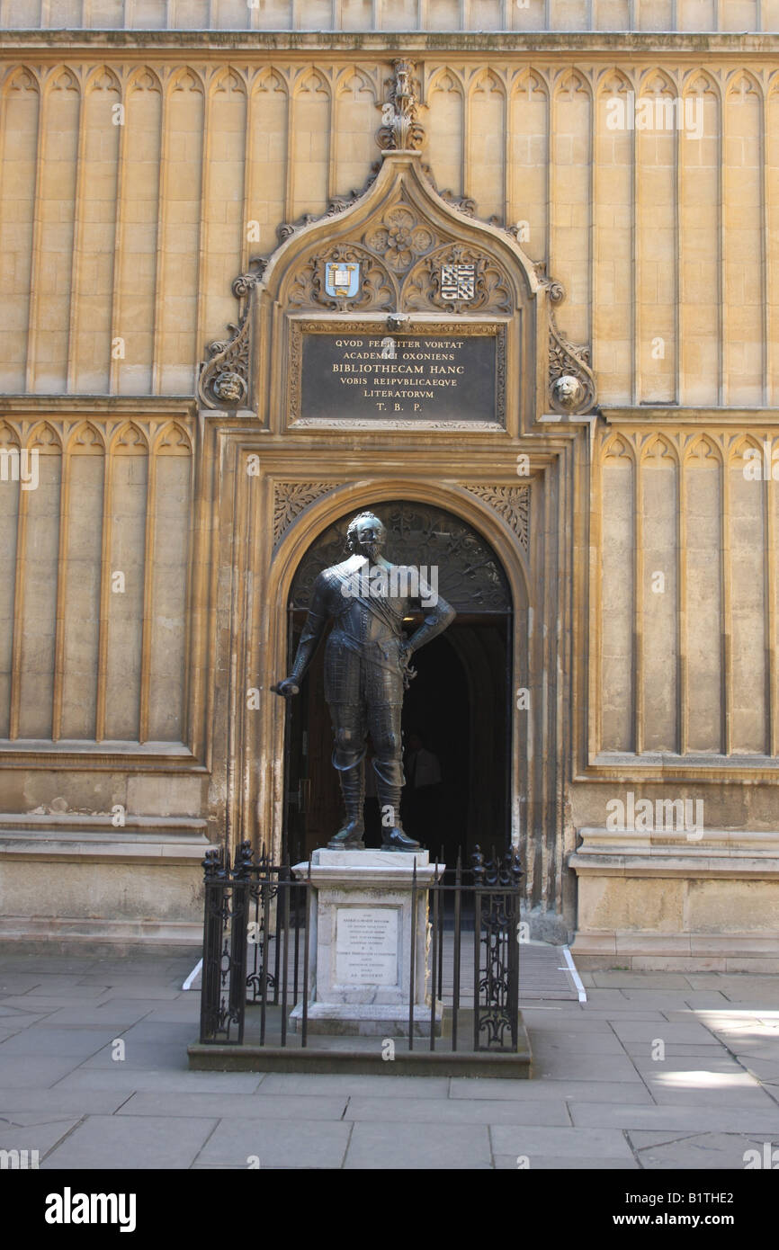 Earl of Pembroke statue outside Bodleian Library in Oxford England