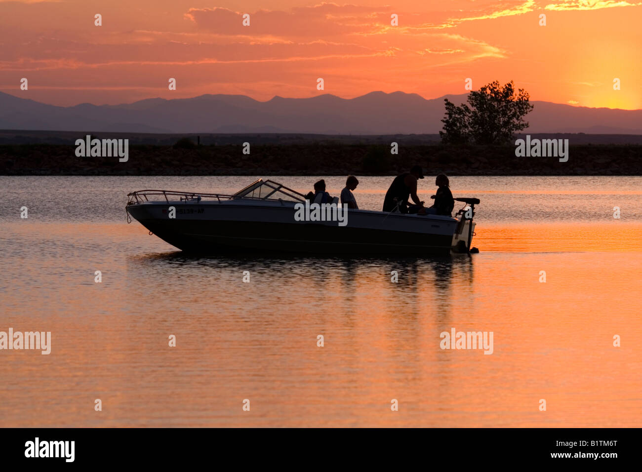 Sports fishing boats sunset hi-res stock photography and images - Alamy