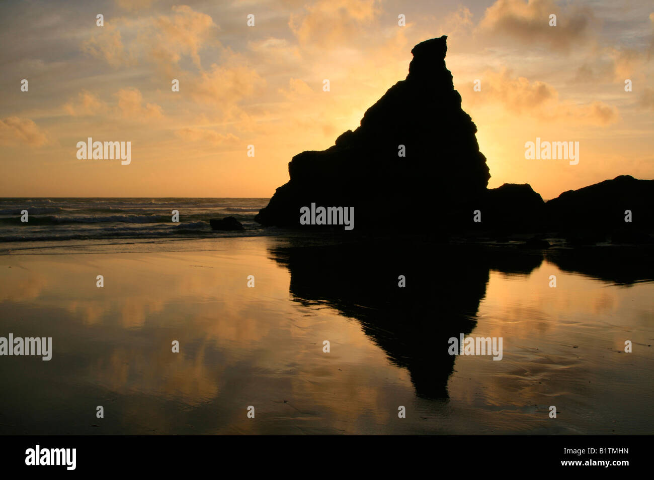 Carnewas & Bedruthan Steps is a stretch of coastline located near St