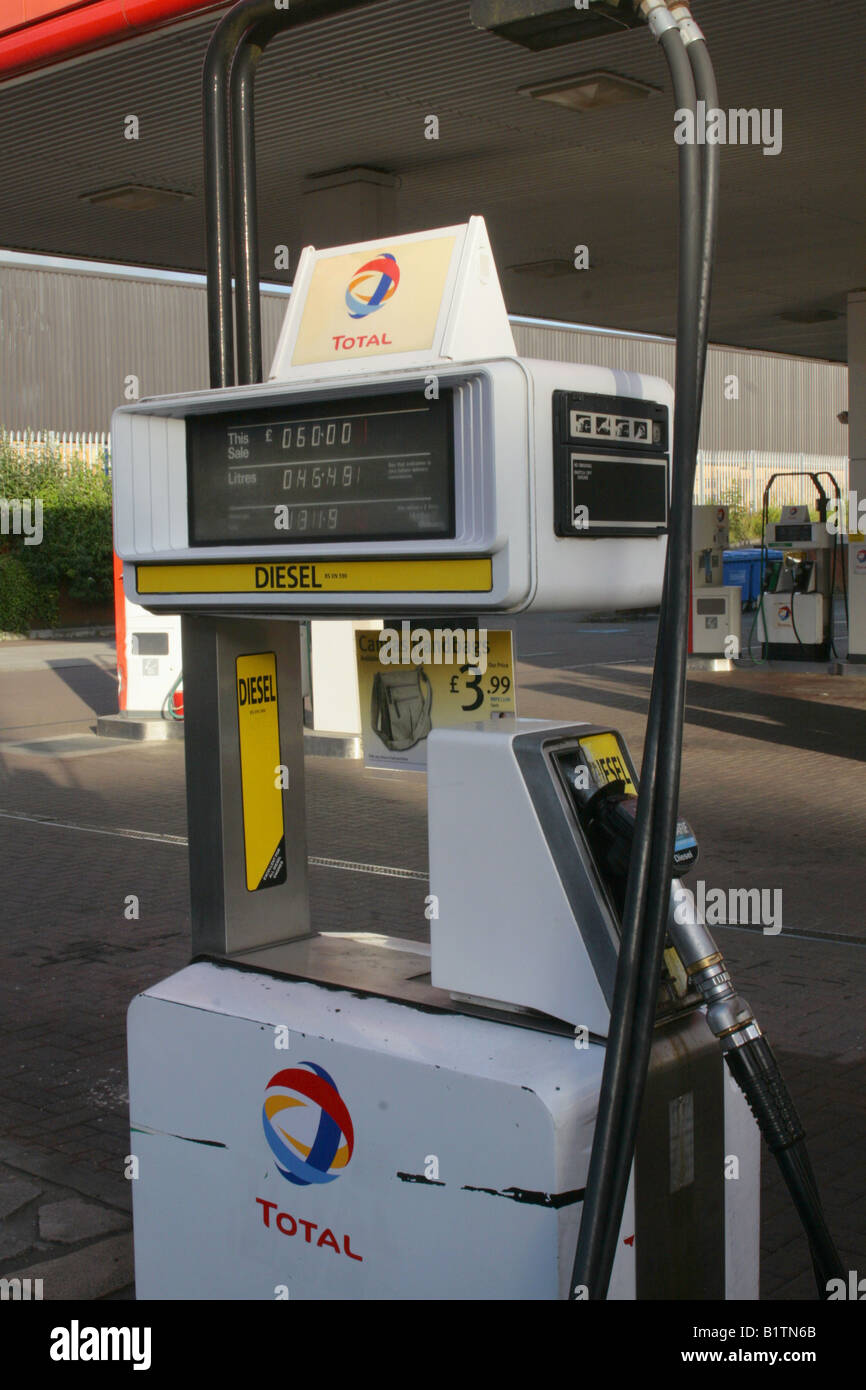 Diesel fuel costs on the rise. Motorists now paying £1.315 per litre June 2008 Stock Photo