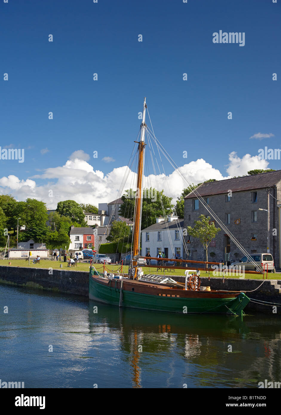 "Bad Mor " A Galway Hooker Sailing Boat, at Kinvara Harbour, County Galway, Ireland Stock Photo