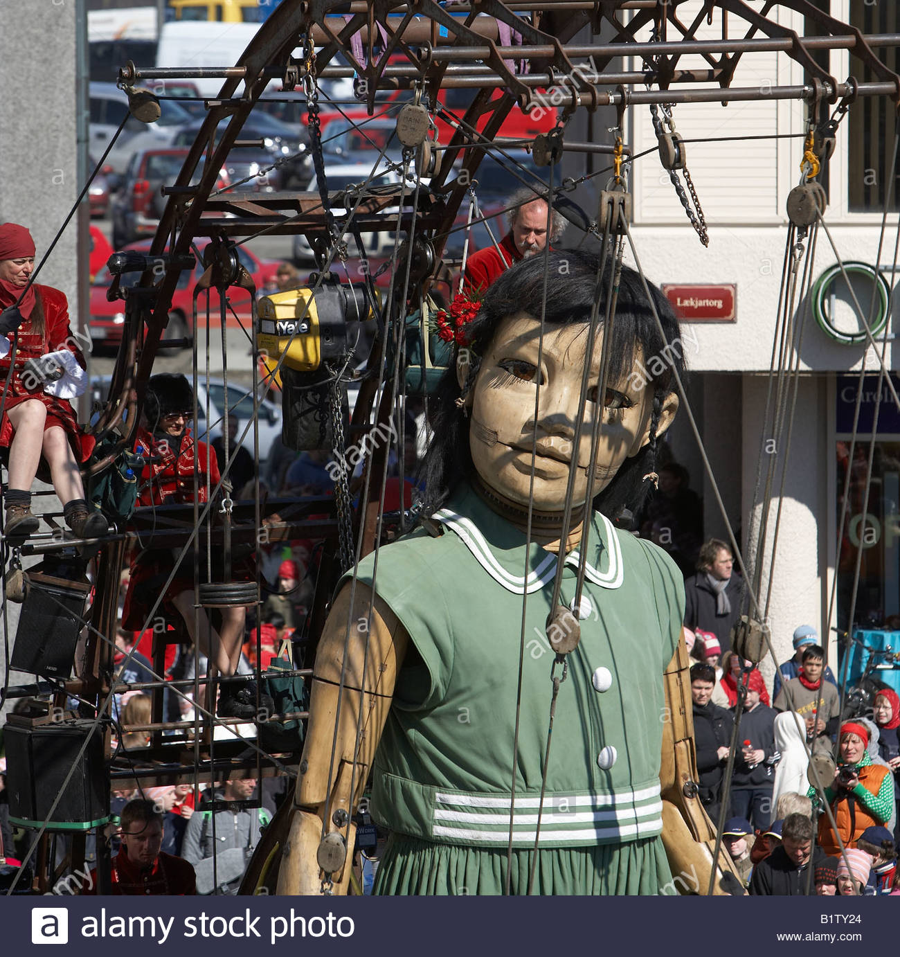 Albums 90+ Wallpaper Giant Puppets Of Royal De Luxe Latest