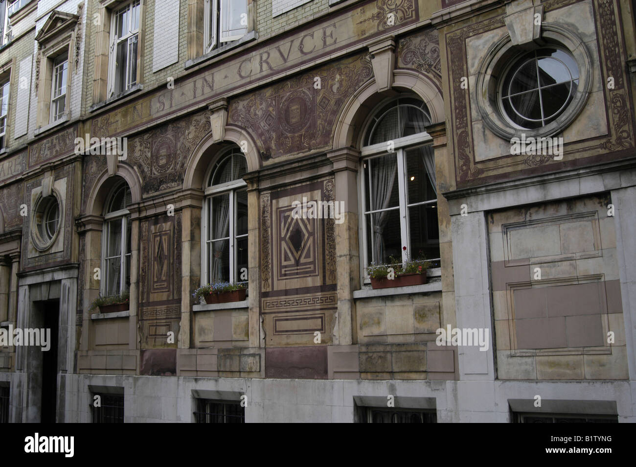 Windows front facade hi-res stock photography and images - Alamy