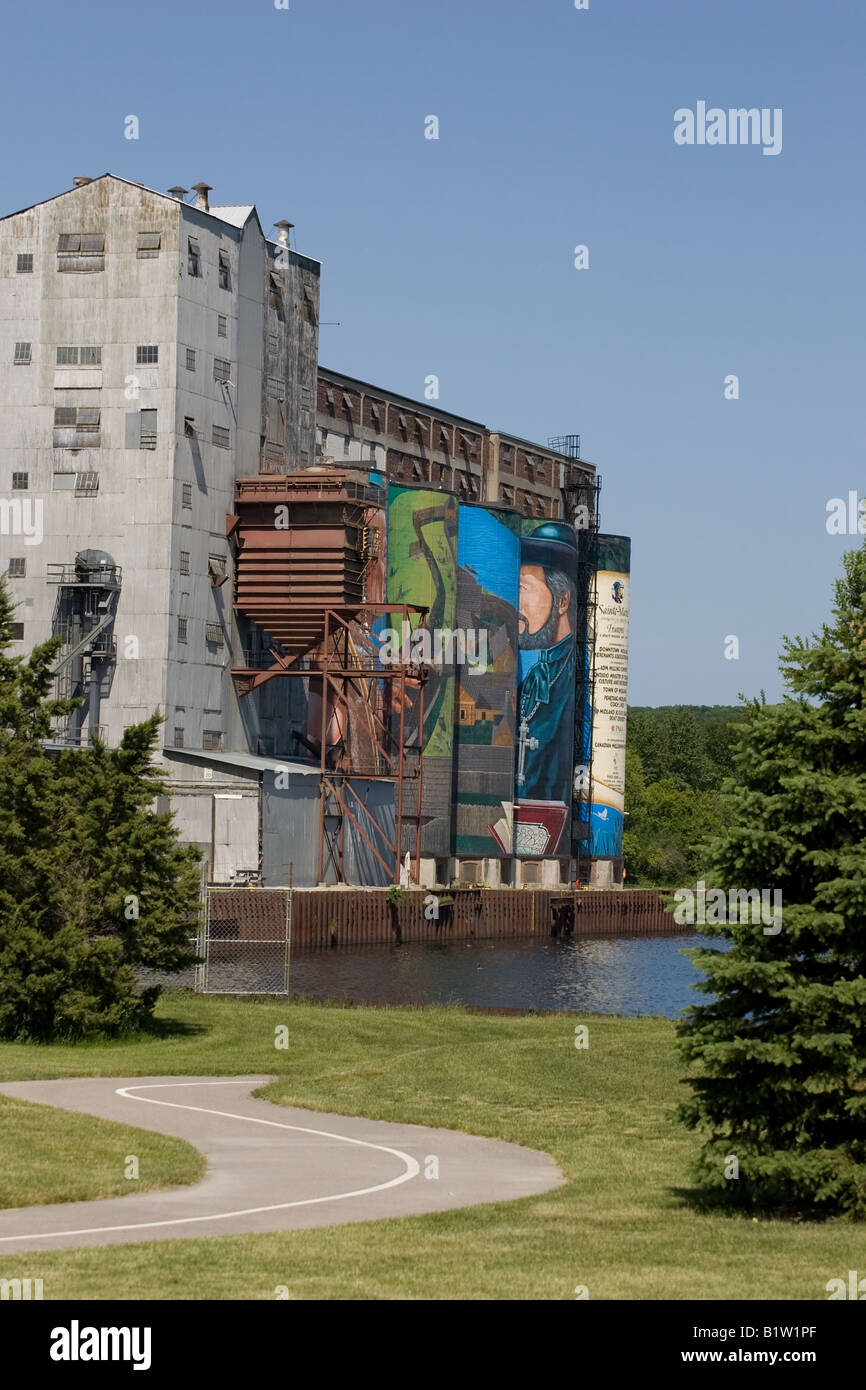 Painted grain silos. Ontario, Canada Stock Photo Alamy