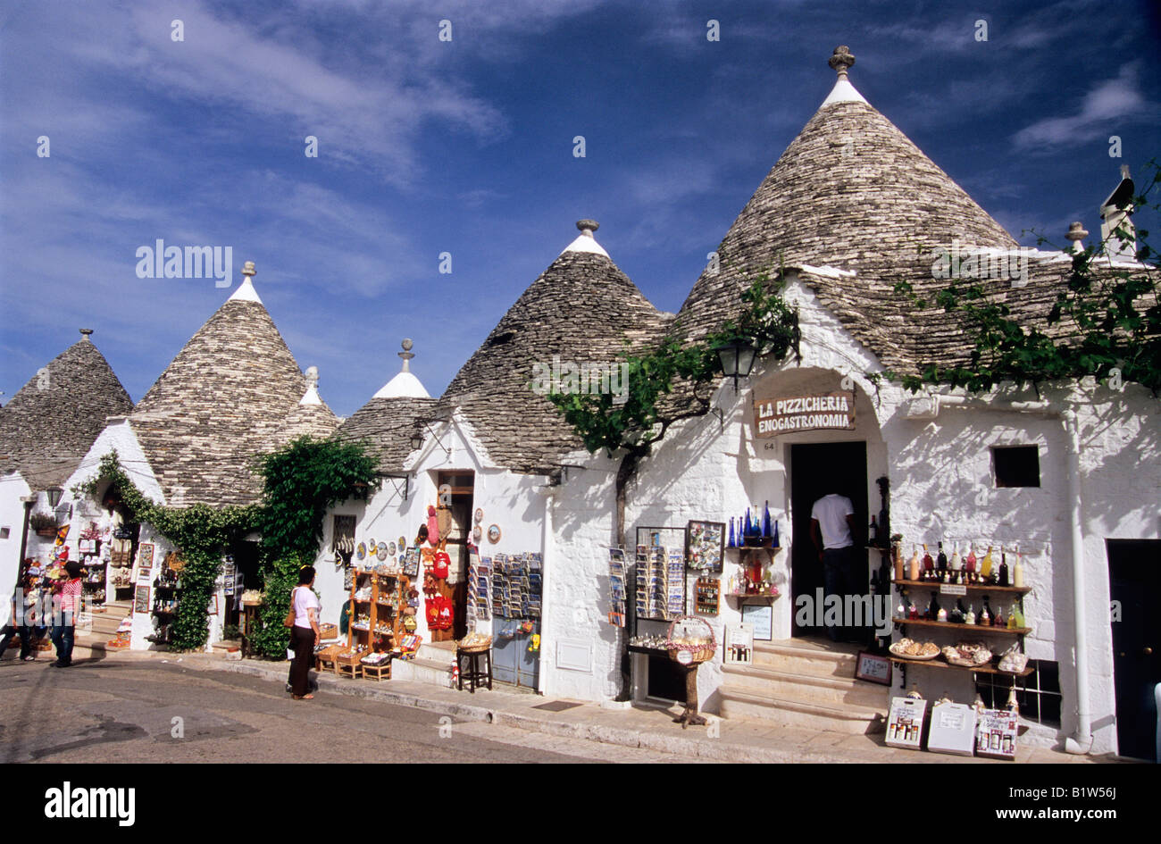 shops, alberobello, province of bari, puglia, italy Stock Photo Alamy