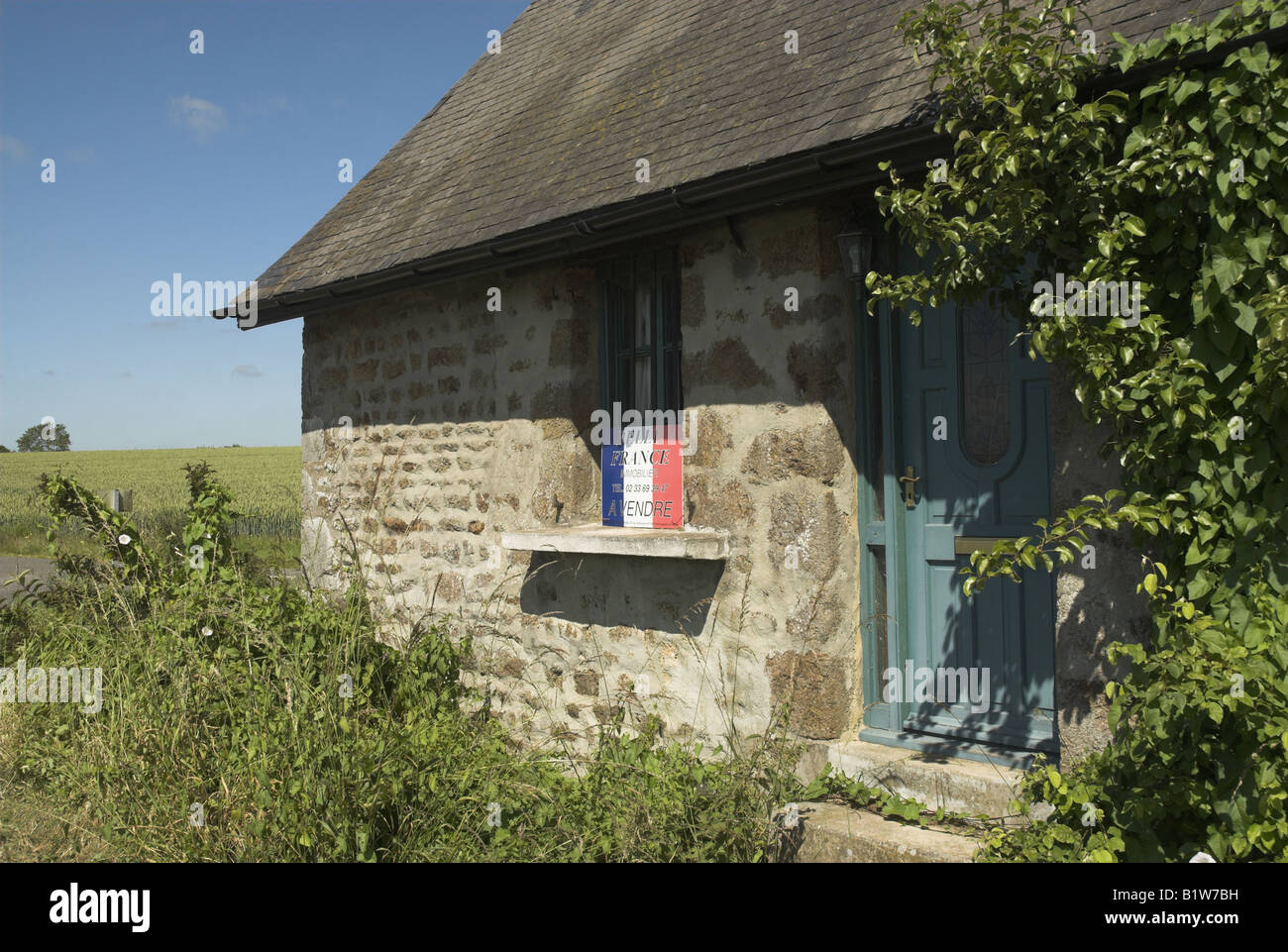 country cottage for sale a vendre for total renovation near Le Teilleul
