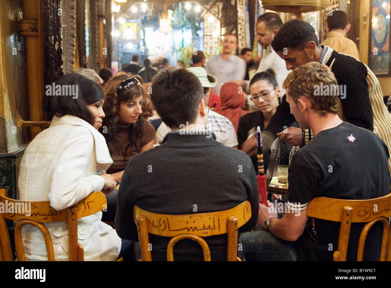 Cairo, Egypt. Young tourists with water pipe at Fishawi s coffeehouse, Khan al Khalili market Stock Photo