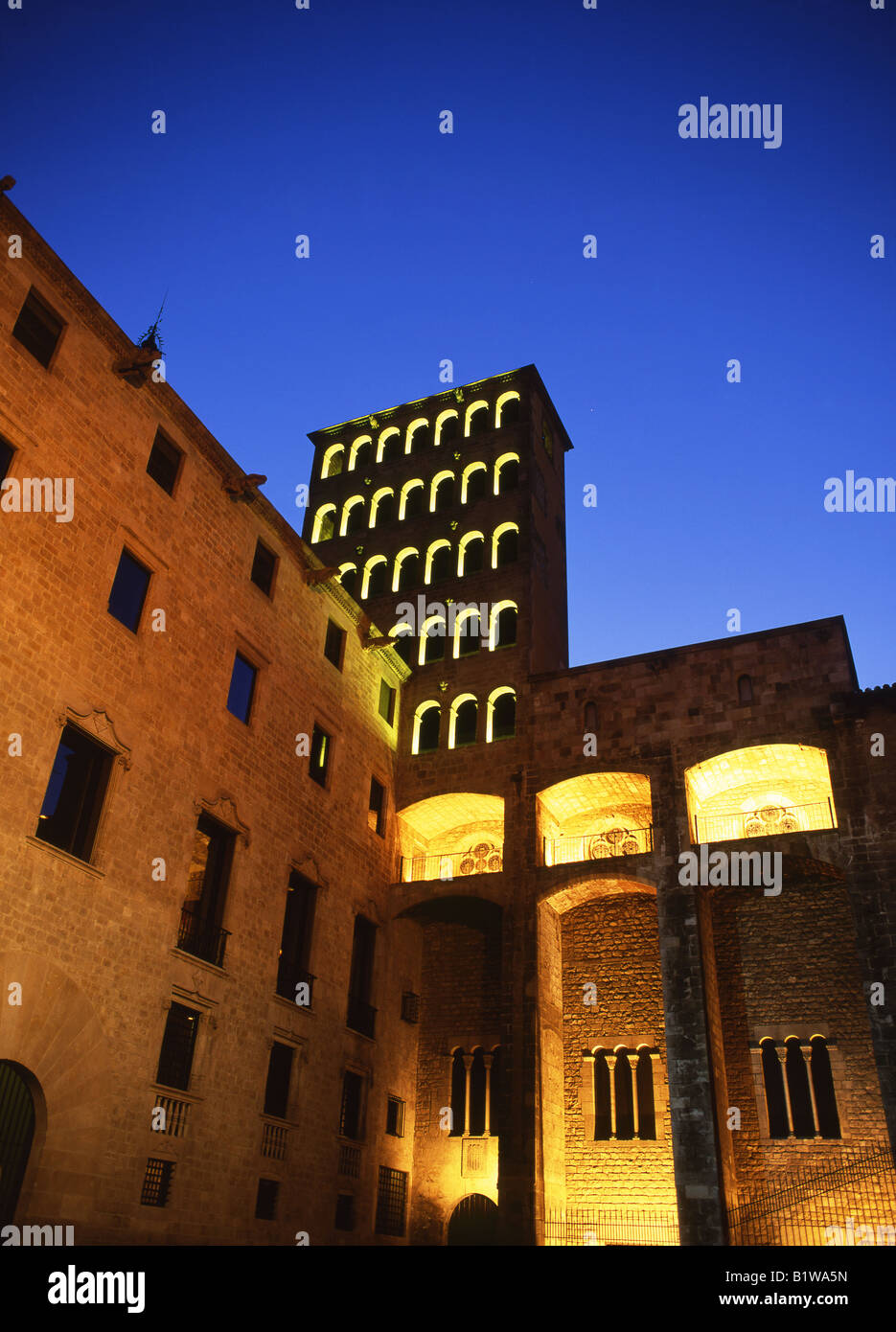 Torre del Rei Marti at night Palau Reial Major Plaça del Rei Barri Gotic Barcelona Catalunya Spain Stock Photo
