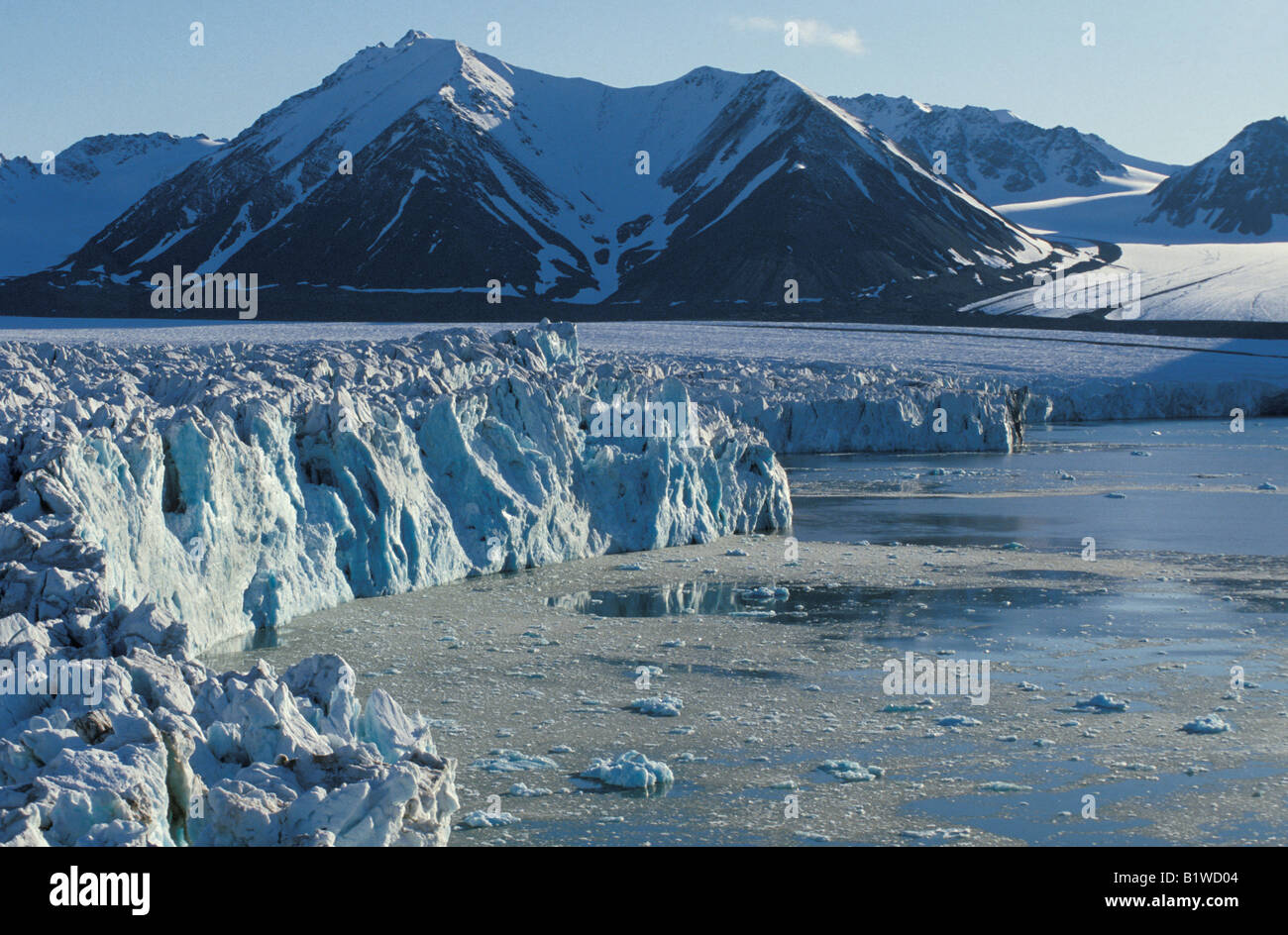 Baie Du Roi Glacier Du Roi Kongsbreen Norvege Spitzberg Glacier In Svalbard Spitzberg Baie Du Roi Arctic Astronomy Atmosphere Am Stock Photo Alamy
