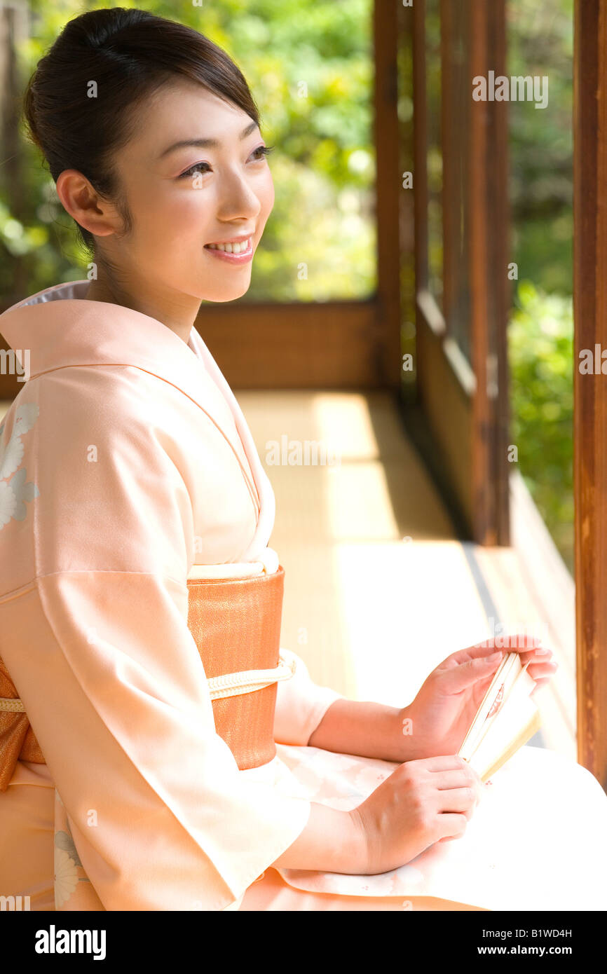 Japanese woman wearing kimono Stock Photo Alamy