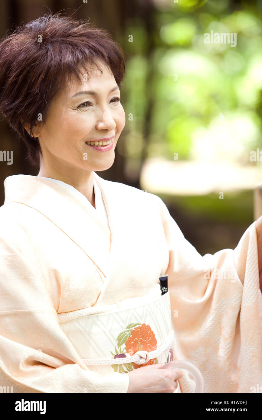 Japanese woman wearing kimono Stock Photo Alamy