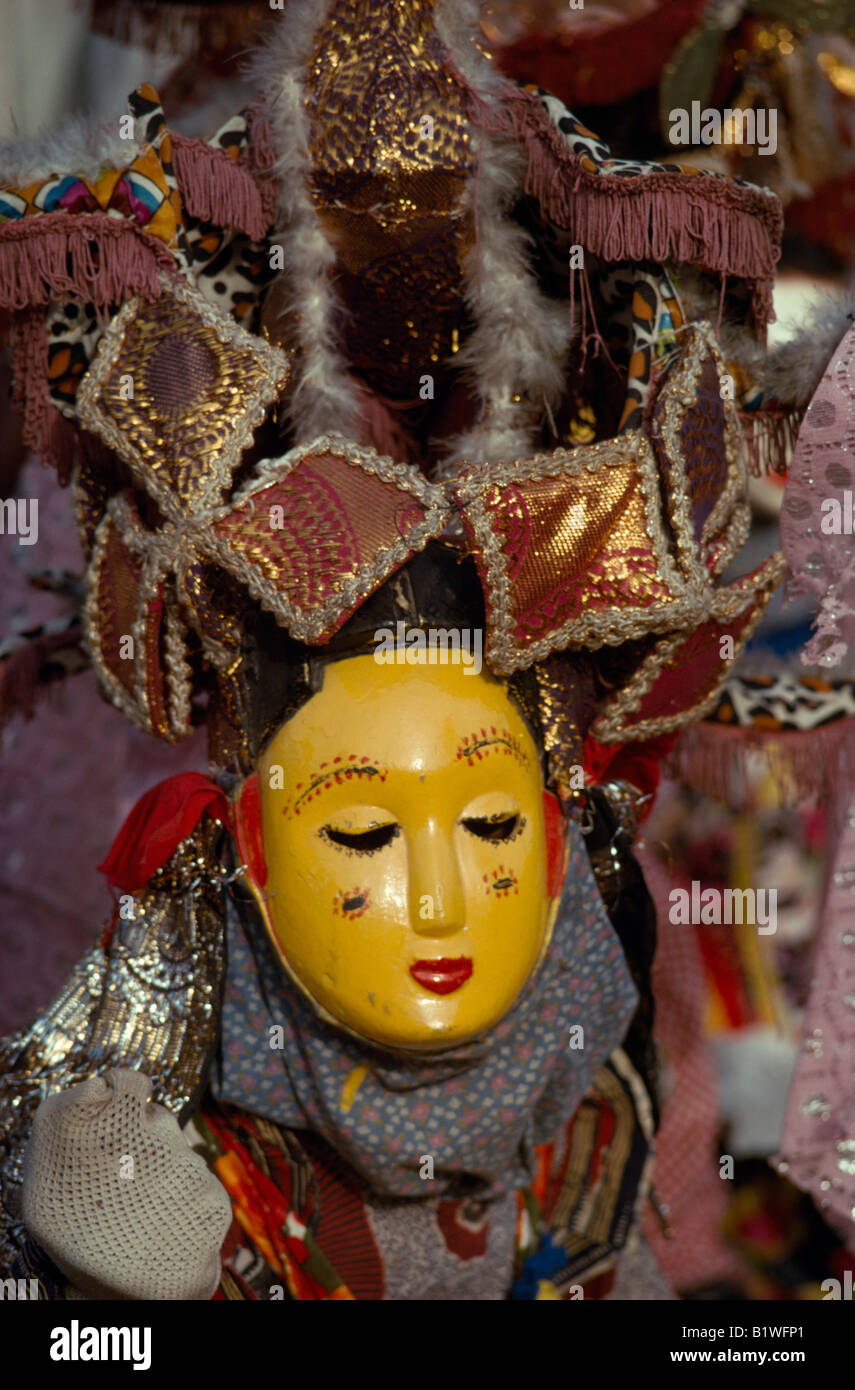 SIERRA LEONE West Africa People Kaka Devil secret society masked initiate  dancer Stock Photo - Alamy