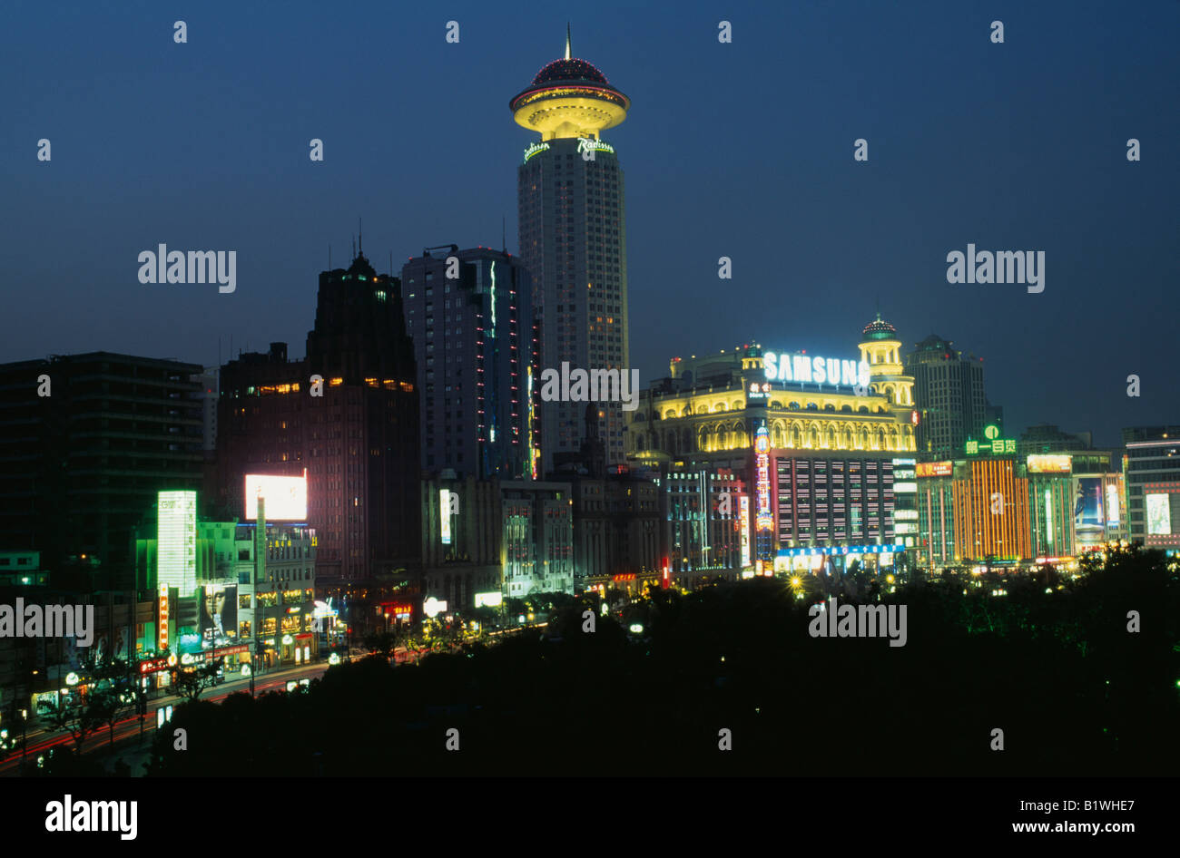 Night markets shanghai hi-res stock photography and images - Alamy