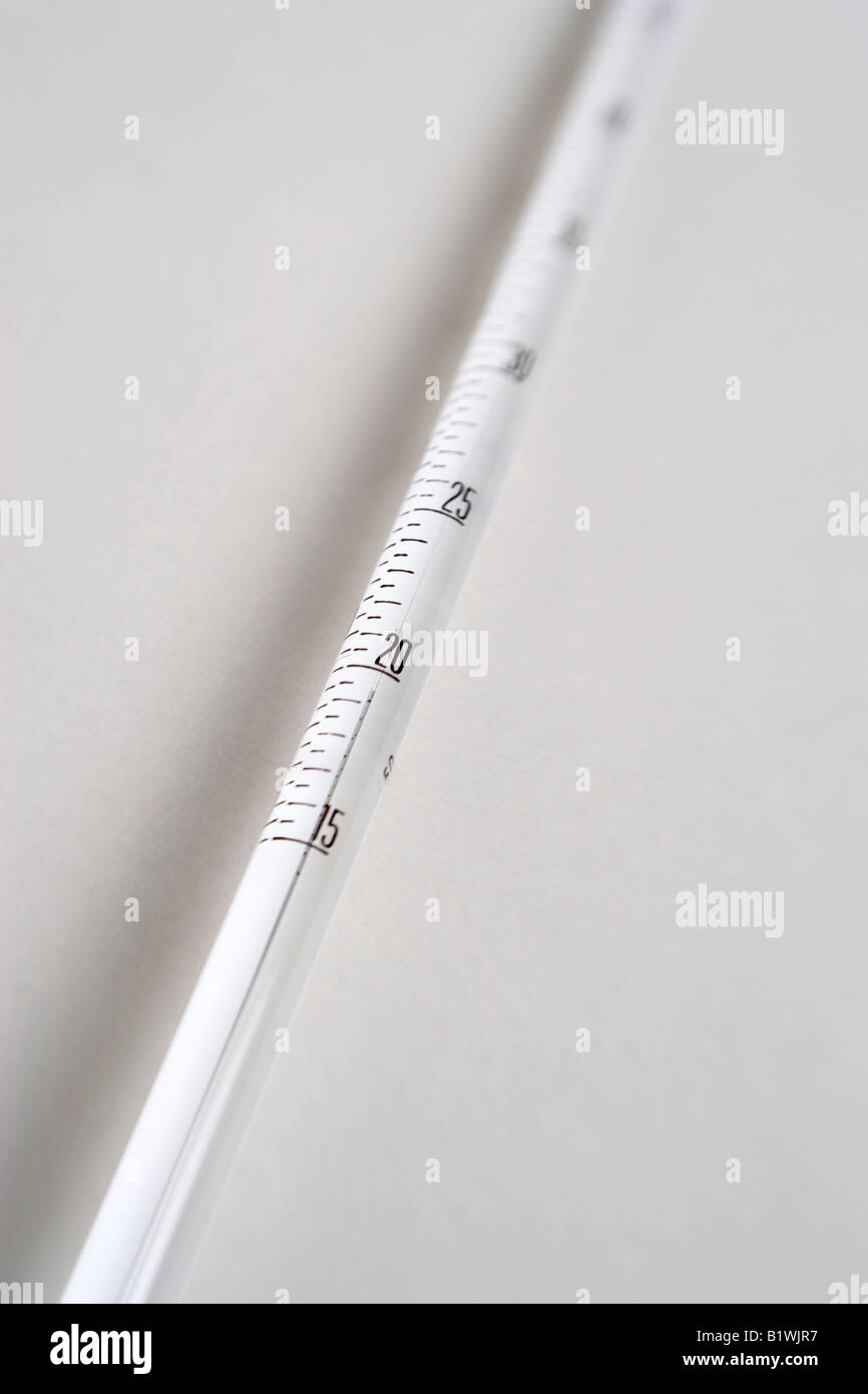 SCIENCE Medical Measurement Detail of white mercury thermometer showing temperature scale and rising mercury level Stock Photo