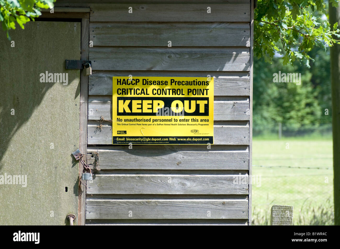 Keep Out disease control notice at farm entrance Stock Photo