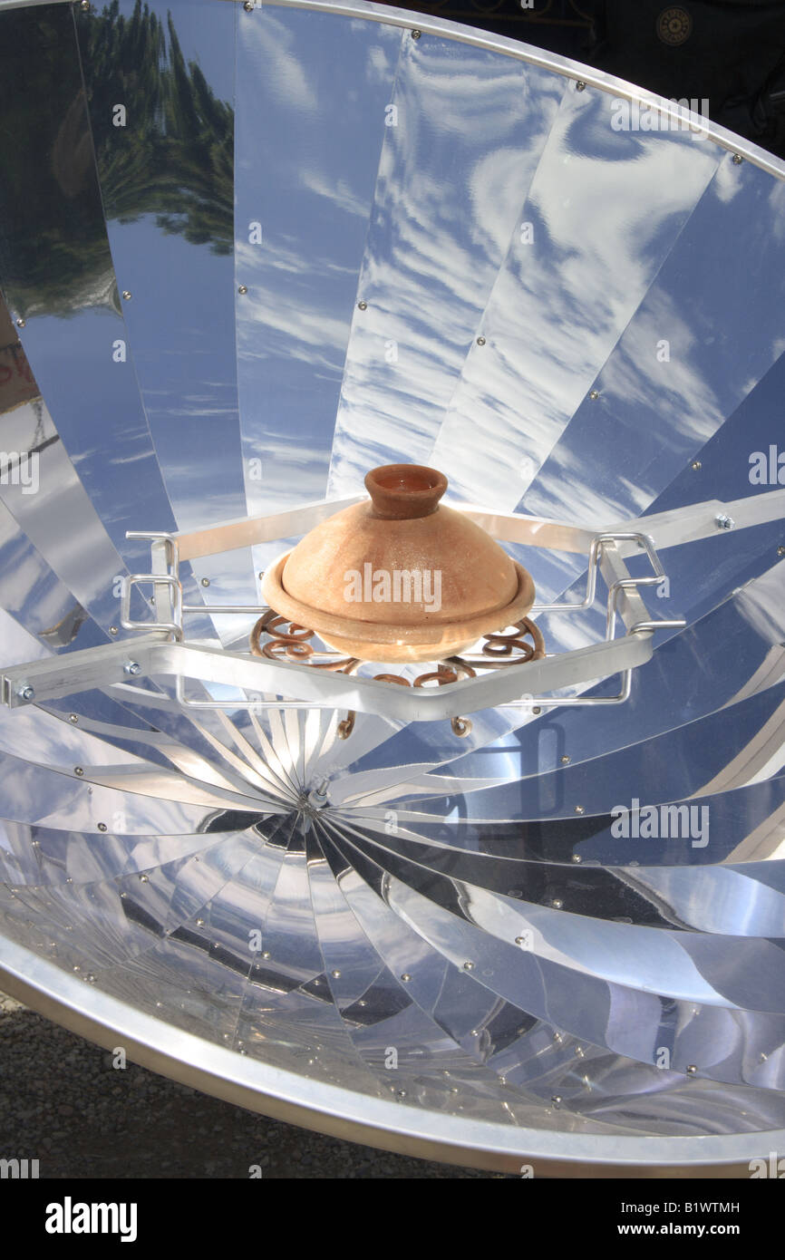alternative solar cooking reflector with cooking wok. Photo by Willy  Matheisl Stock Photo - Alamy