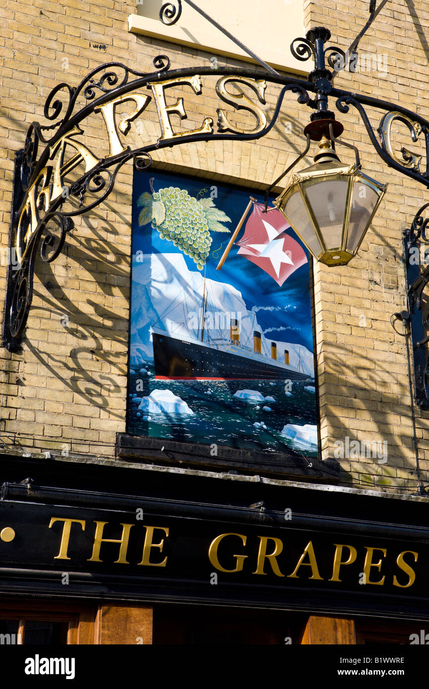 Sign above the famous Grapes public house in Southampton where many of the Titanic workers frequented Hampshire England Stock Photo