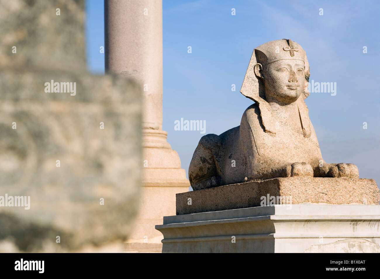 Alexandria Egypt.The Sphinx statue at Pompey s Pillar and The Serapeum Stock Photo