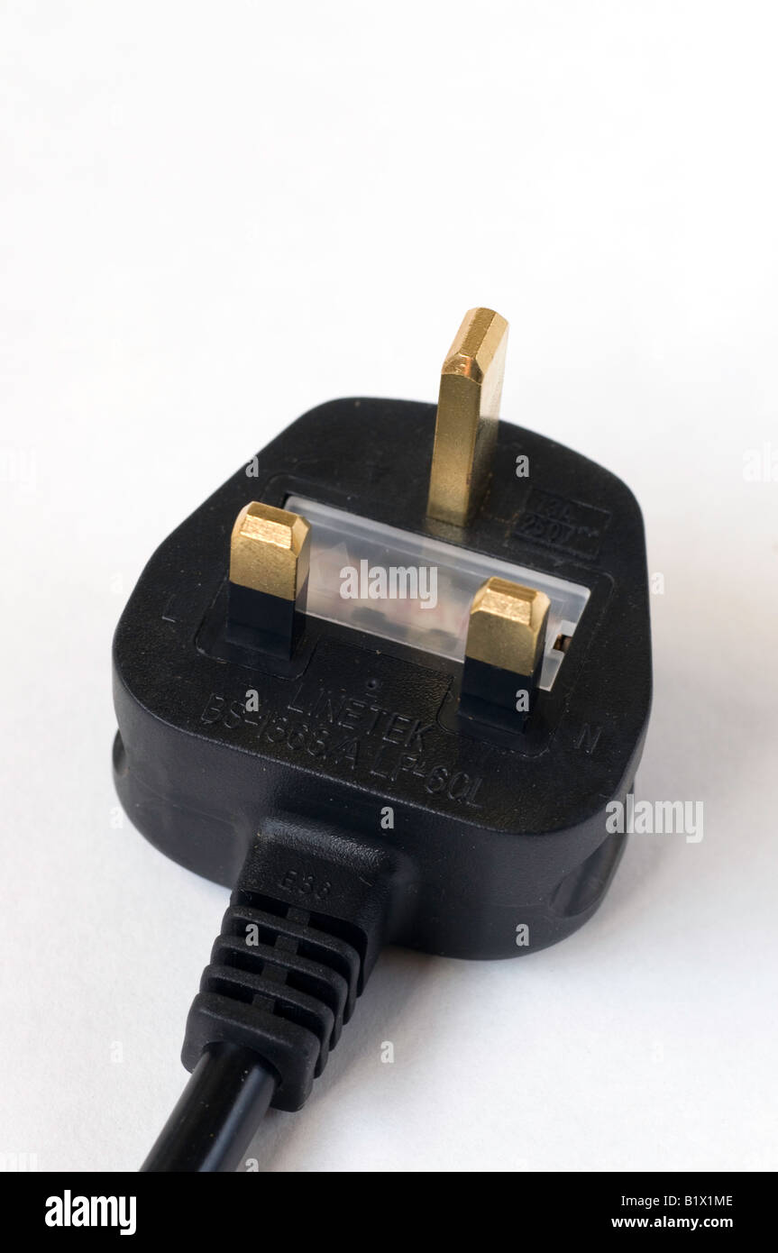Fused 13 amp plug hires stock photography and images Alamy