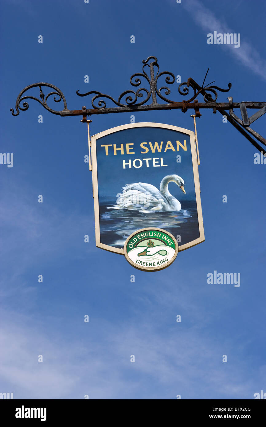 Pub sign swan inn pub hi-res stock photography and images - Alamy