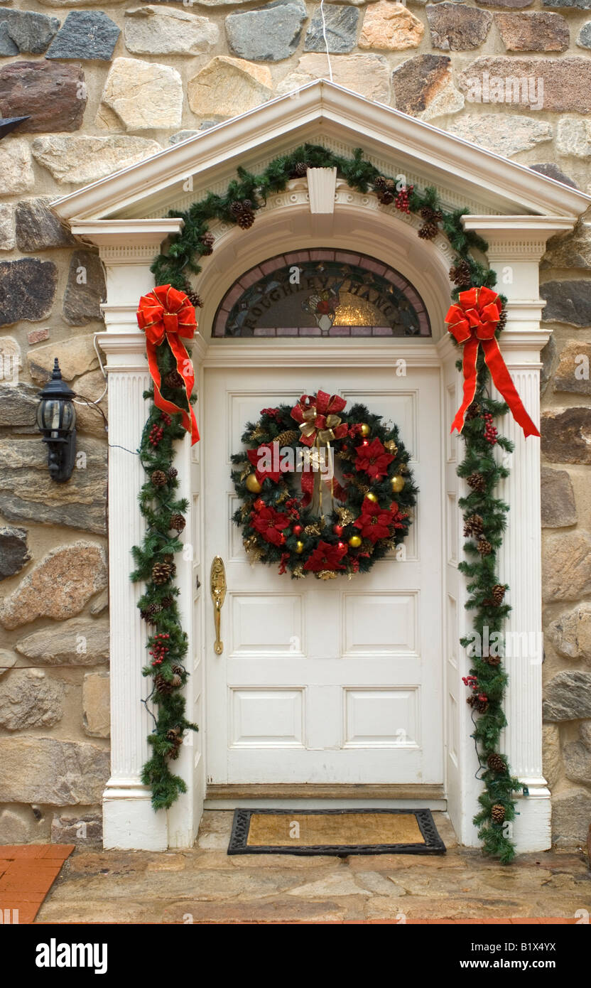 Doorway with Christmas wreath decorations Stock Photo Alamy