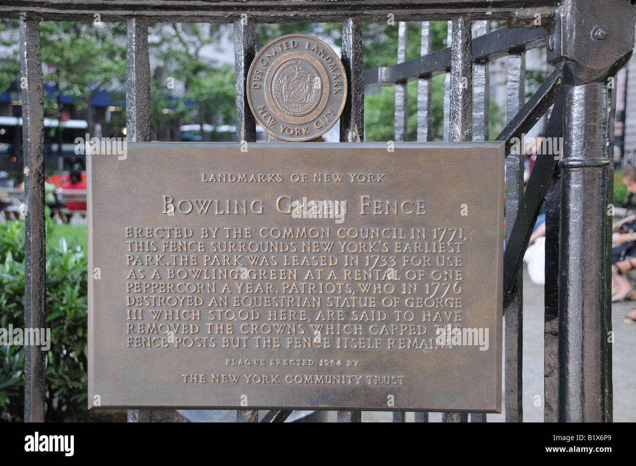 The plaque on Bowling Green park in Lower Manhattan states that this is New York's oldest park. Stock Photo