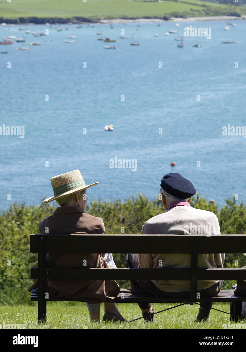 Old couple sat on a bench looking out to sea Stock Photo - Alamy