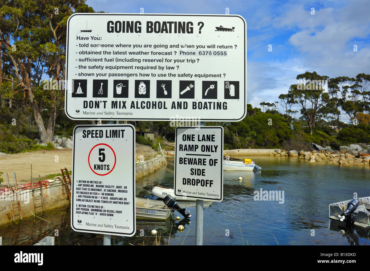 Marine warning signs hi-res stock photography and images - Alamy