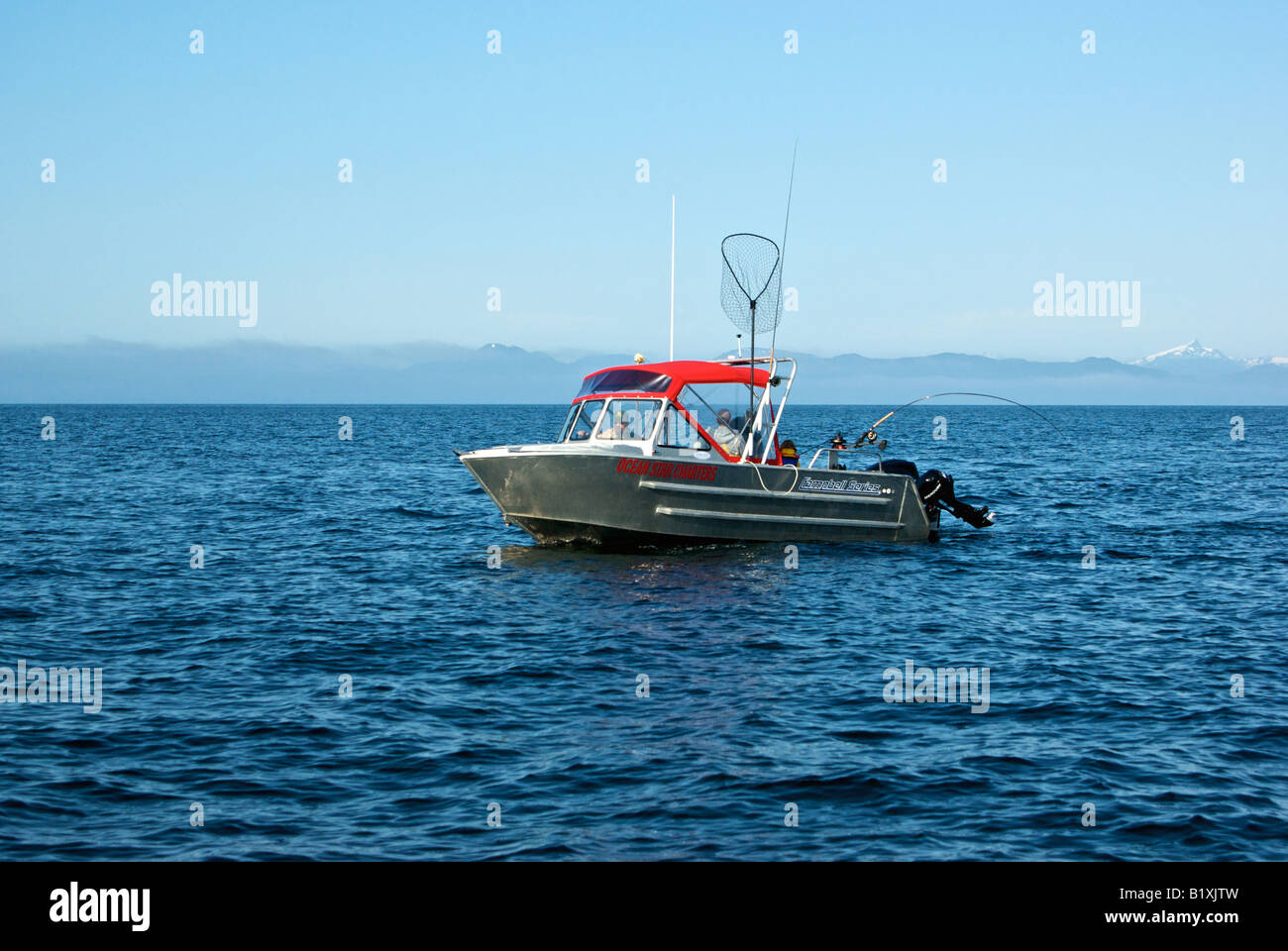 https://c8.alamy.com/comp/B1XJTW/aluminum-sport-fishing-boat-troll-fishing-for-salmon-near-gnarled-B1XJTW.jpg